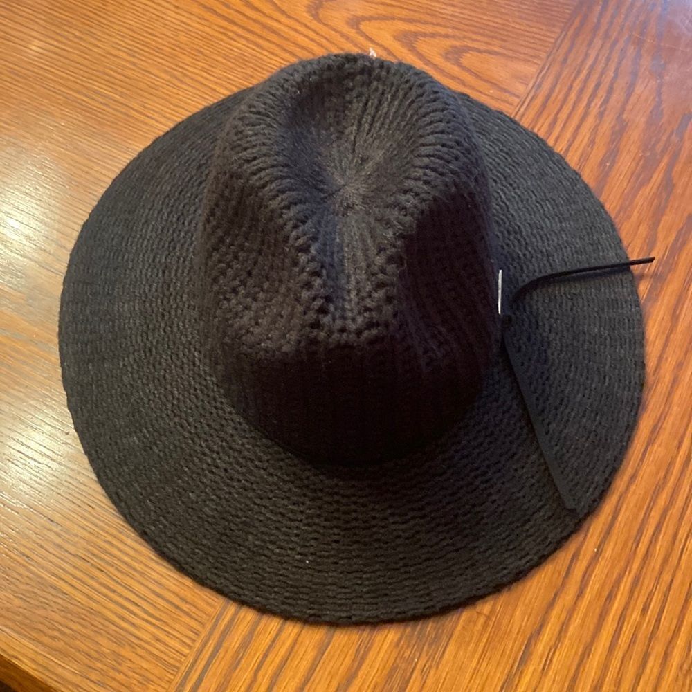 NWT Nine West black hat with adjustable fit band
